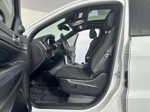 Used 2019 Jeep Grand Cherokee Laredo image 25