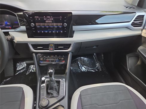 New 2025 Volkswagen Taos SE image 17