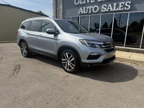 Used 2018 Honda Pilot Elite image 2