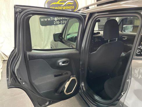 Used 2017 Jeep Renegade Latitude w/ Cold Weather Group AWD/4WD image 22