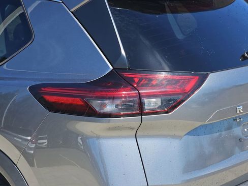 Used 2021 Nissan Rogue S image 21