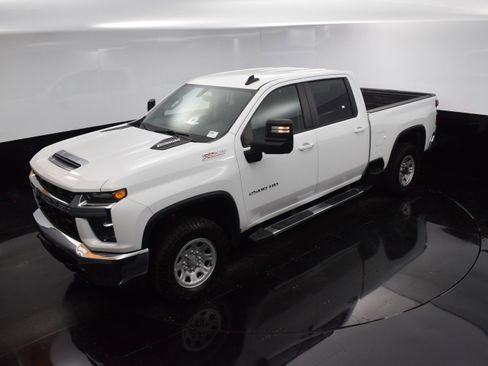 Used 2023 Chevrolet Silverado 2500 LT w/ Convenience Package image 26