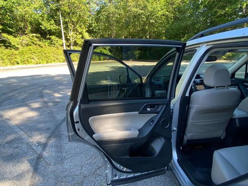 Used 2015 Subaru Forester 2.5i Limited AWD/4WD image 43