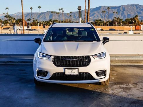 New 2026 Chrysler Pacifica Select w/ S Appearance Package image 3