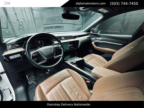 Used 2021 Audi e-tron Premium AWD/4WD image 17