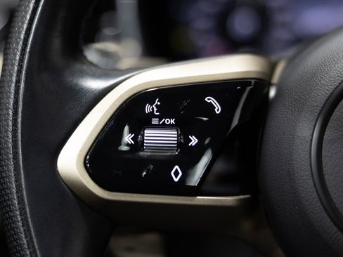 Used 2023 Jaguar F-PACE SVR image 21