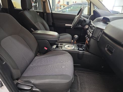 Used 2011 Mitsubishi Endeavor LS image 37