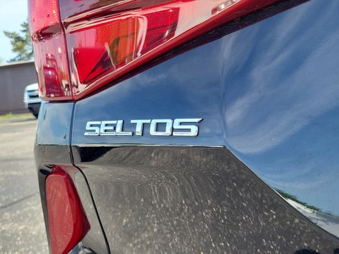 Used 2021 Kia Seltos LX AWD/4WD image 7