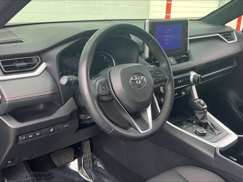 Used 2023 Toyota RAV4 SE image 18