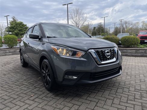Used 2019 Nissan Kicks SR image 7