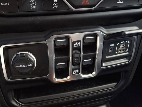 Used 2023 Jeep Wrangler Sahara image 24