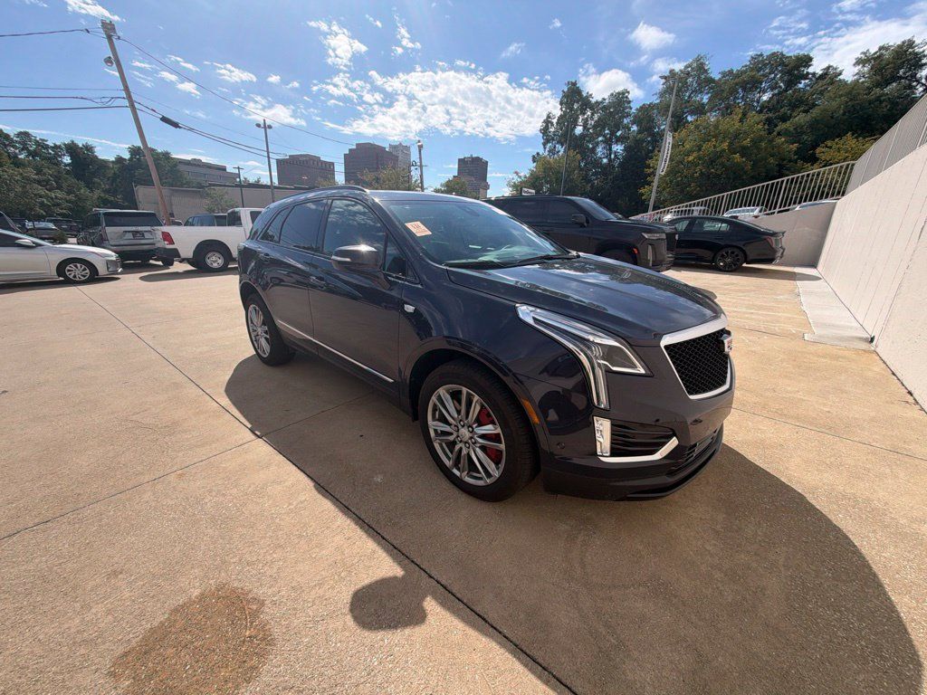 Used 2025 Cadillac XT5 Sportv w/ Technology Package AWD/4WD image 5