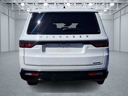 Used 2024 Jeep Wagoneer L Series III w/ Flexible Seating Group image 4