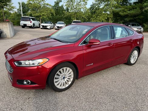 Used 2013 Ford Fusion SE FWD image 3