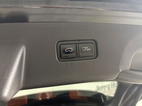 Used 2025 Kia Carnival SX Prestige image 24