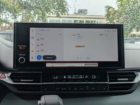 Used 2025 Toyota Sienna XLE FWD image 20
