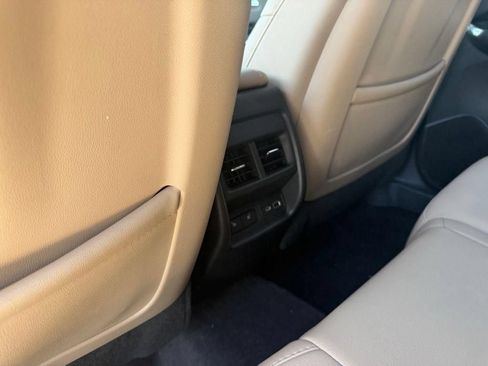 Used 2024 Cadillac XT4 Luxury w/ Cold Weather Package FWD image 10