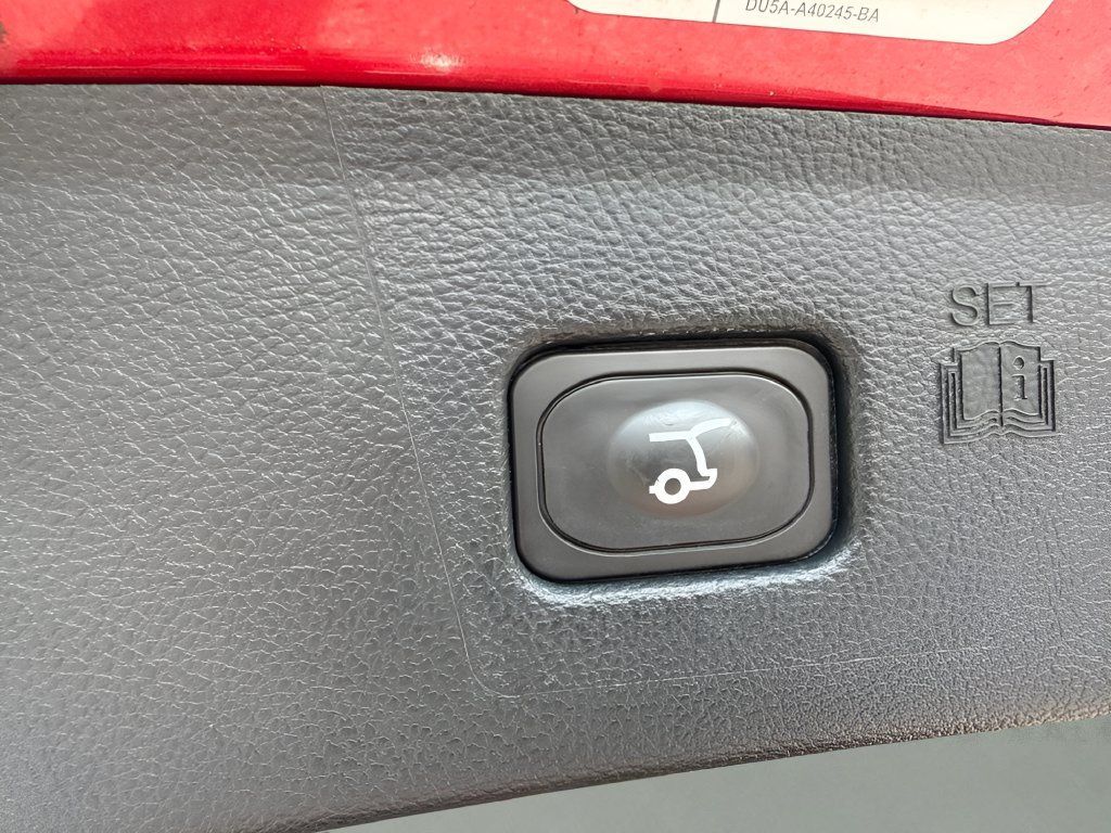 Used 2019 Ford Edge Titanium FWD image 24