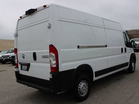 Used 2025 RAM ProMaster 2500 w/ Convenience Group FWD image 4