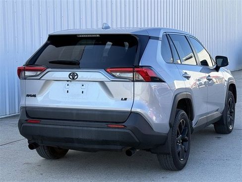 Used 2022 Toyota RAV4 LE image 4