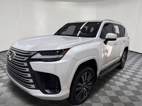 Used 2024 Lexus LX 600 4WD w/ Luxury Package image 3