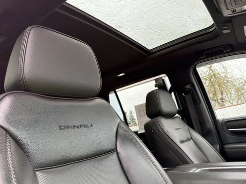 Used 2021 GMC Yukon Denali w/ LPO, Illumination Package image 15