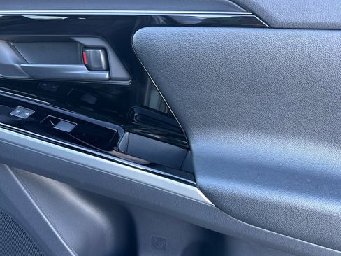 Certified 2025 Toyota bZ4X FWD image 22