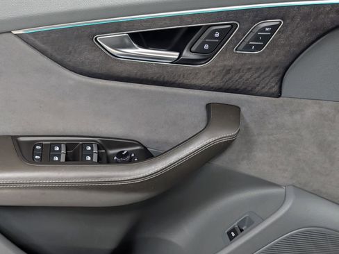 Used 2019 Audi Q8 Prestige w/ Luxury Package image 14