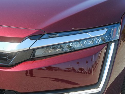 Used 2018 Honda Clarity Plug-In Hybrid image 5