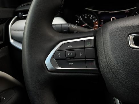 Used 2025 Jeep Compass Limited AWD/4WD image 36