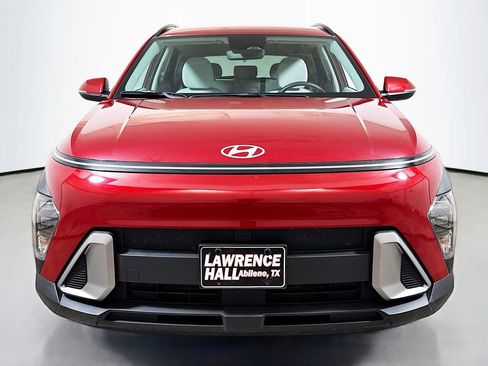 Used 2025 Hyundai Kona SEL FWD image 2