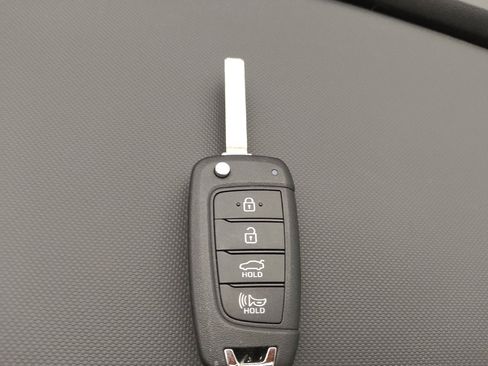 Used 2024 Hyundai Elantra SE image 32