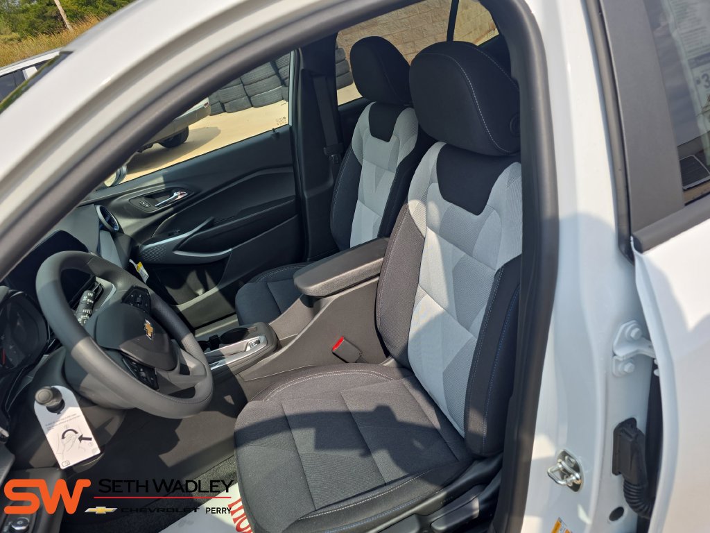 New 2026 Chevrolet Trax LS w/ LS Convenience Package FWD image 16