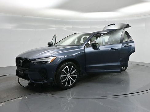 Used 2023 Volvo XC60 B5 Plus image 29
