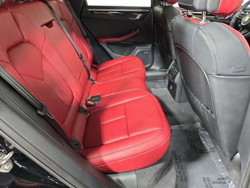 Certified 2025 Porsche Macan AWD/4WD image 26