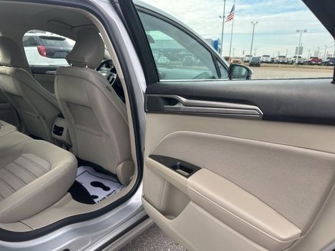 Used 2019 Ford Fusion SE image 14