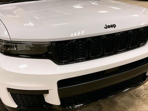 Used 2023 Jeep Grand Cherokee L Laredo AWD/4WD image 30