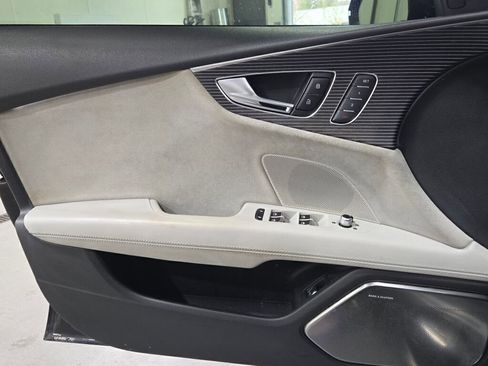 Used 2017 Audi RS 7 Prestige image 25