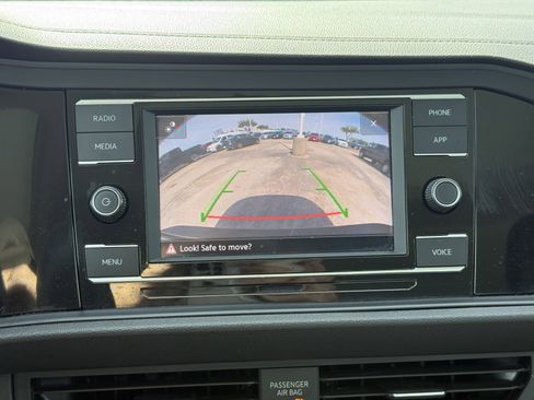 Used 2024 Volkswagen Jetta SE image 21