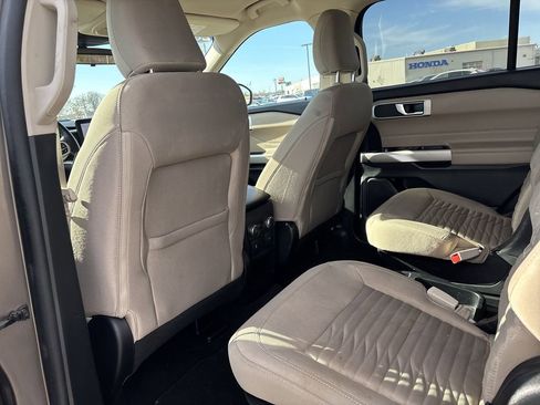 Used 2021 Ford Explorer XLT image 14