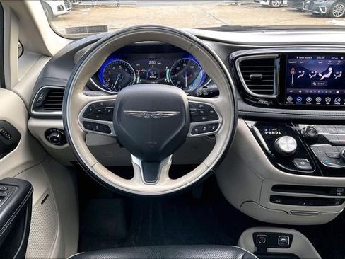 Used 2019 Chrysler Pacifica Limited w/ Tire & Wheel Group image 5