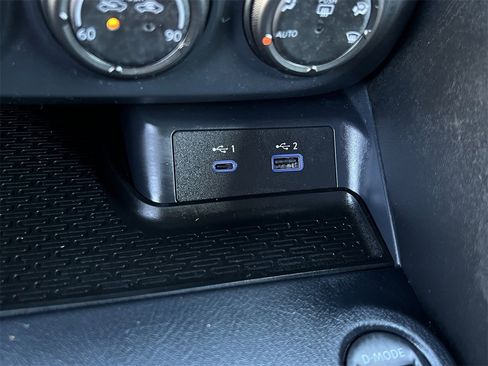 Certified 2024 Nissan Z Performance w/ Floor Mat Package image 19