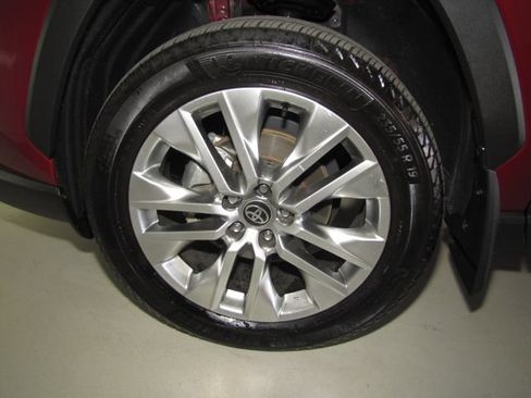 Used 2025 Toyota RAV4 XLE Premium FWD image 26