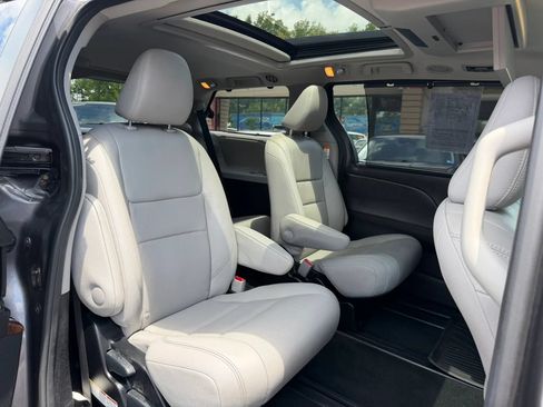 Used 2017 Toyota Sienna AWD image 27