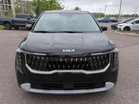 Used 2025 Kia Carnival FWD image 9