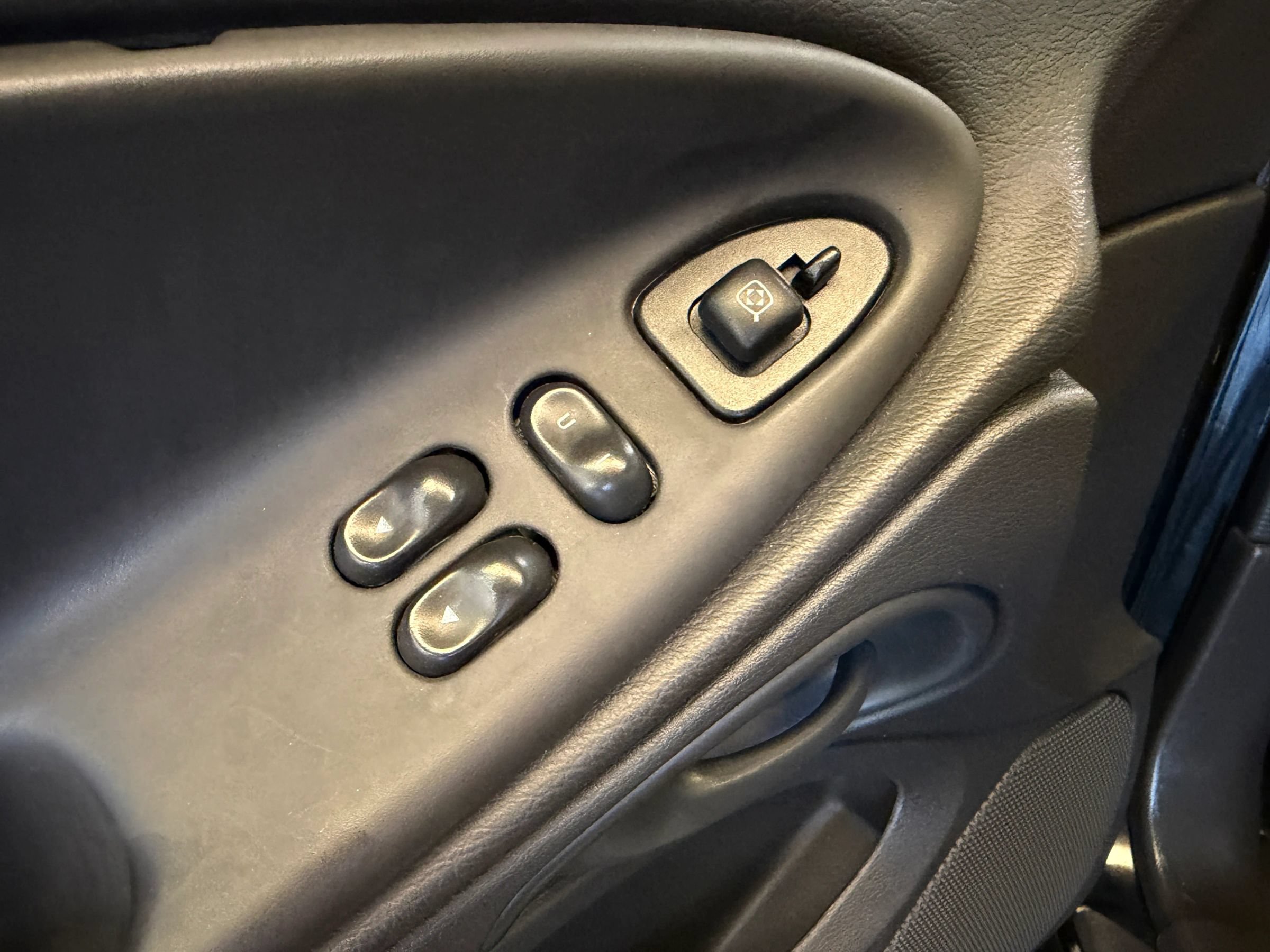 Used 2001 Ford Mustang GT RWD image 9