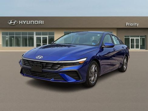 Used 2024 Hyundai Elantra SEL FWD image 1