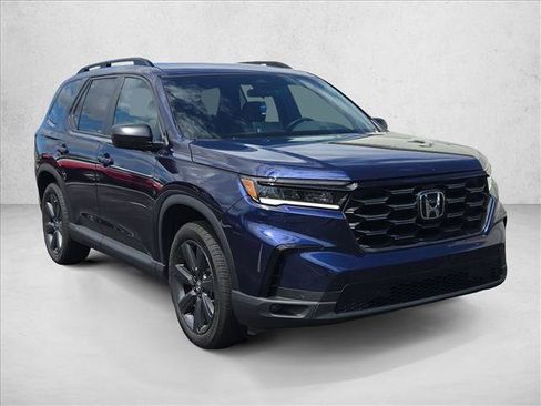Used 2025 Honda Pilot Sport image 3