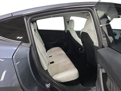 Certified 2023 Tesla Model Y Long Range AWD/4WD image 11