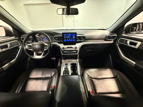Used 2022 Ford Explorer XLT w/ Equipment Group 202A AWD/4WD image 69